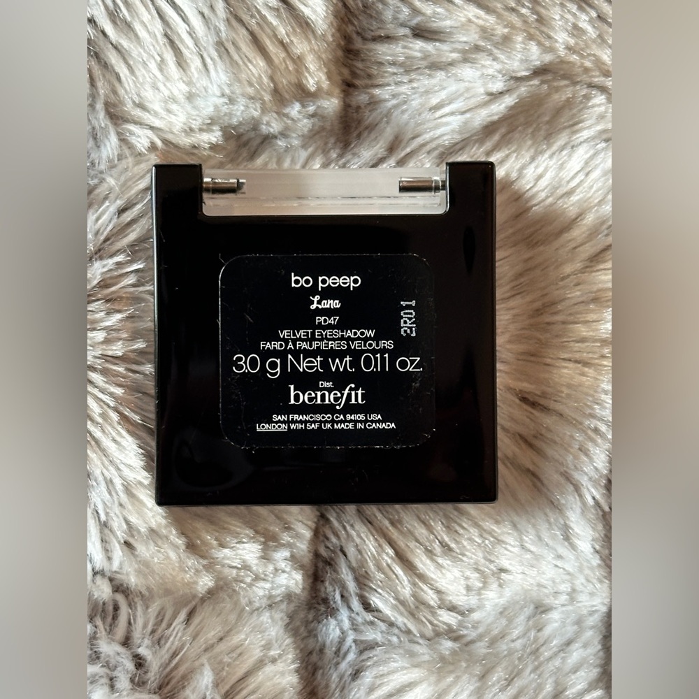 Benefit Velvet Eyeshadow Shade Bo Peep - Picture 2 of 3